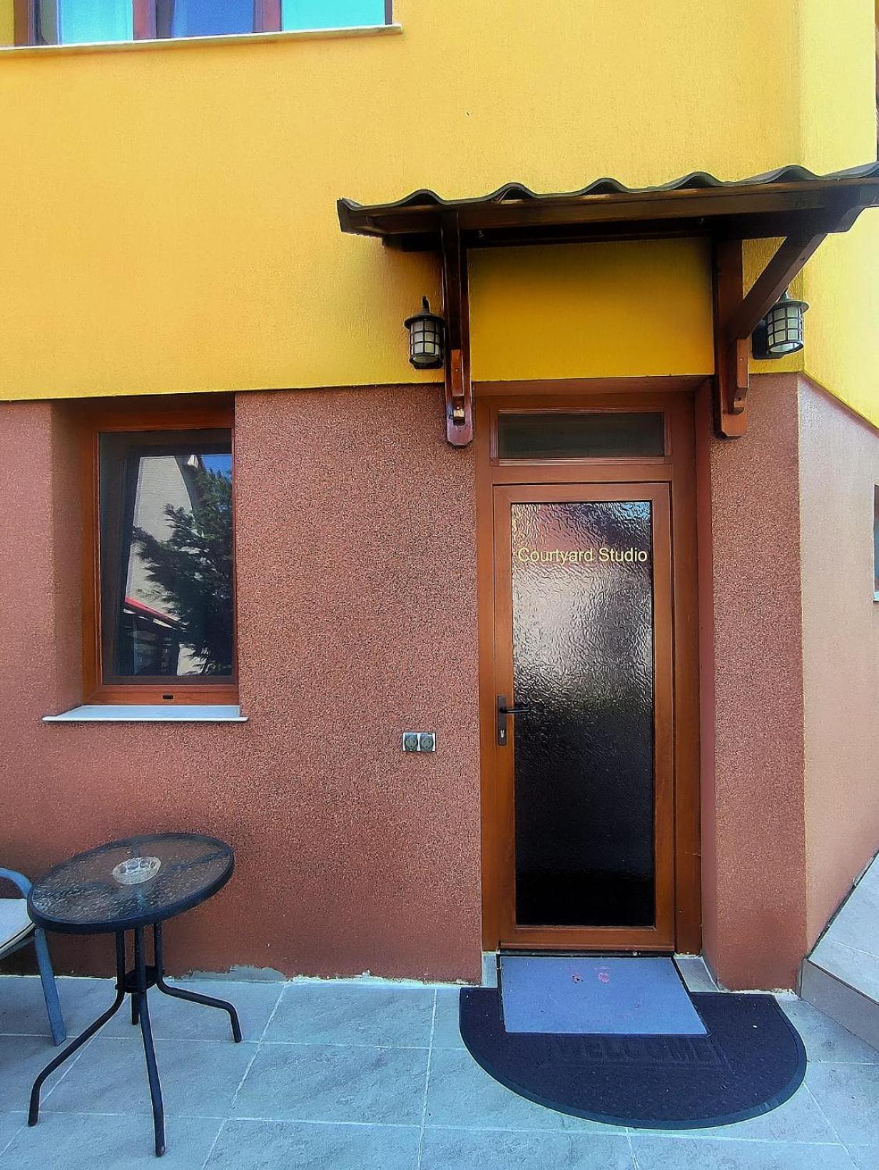 Courtyard Studio Oradea Exteriér fotografie